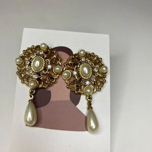 Vintage clip on gold tone & faux Pearl Earrings